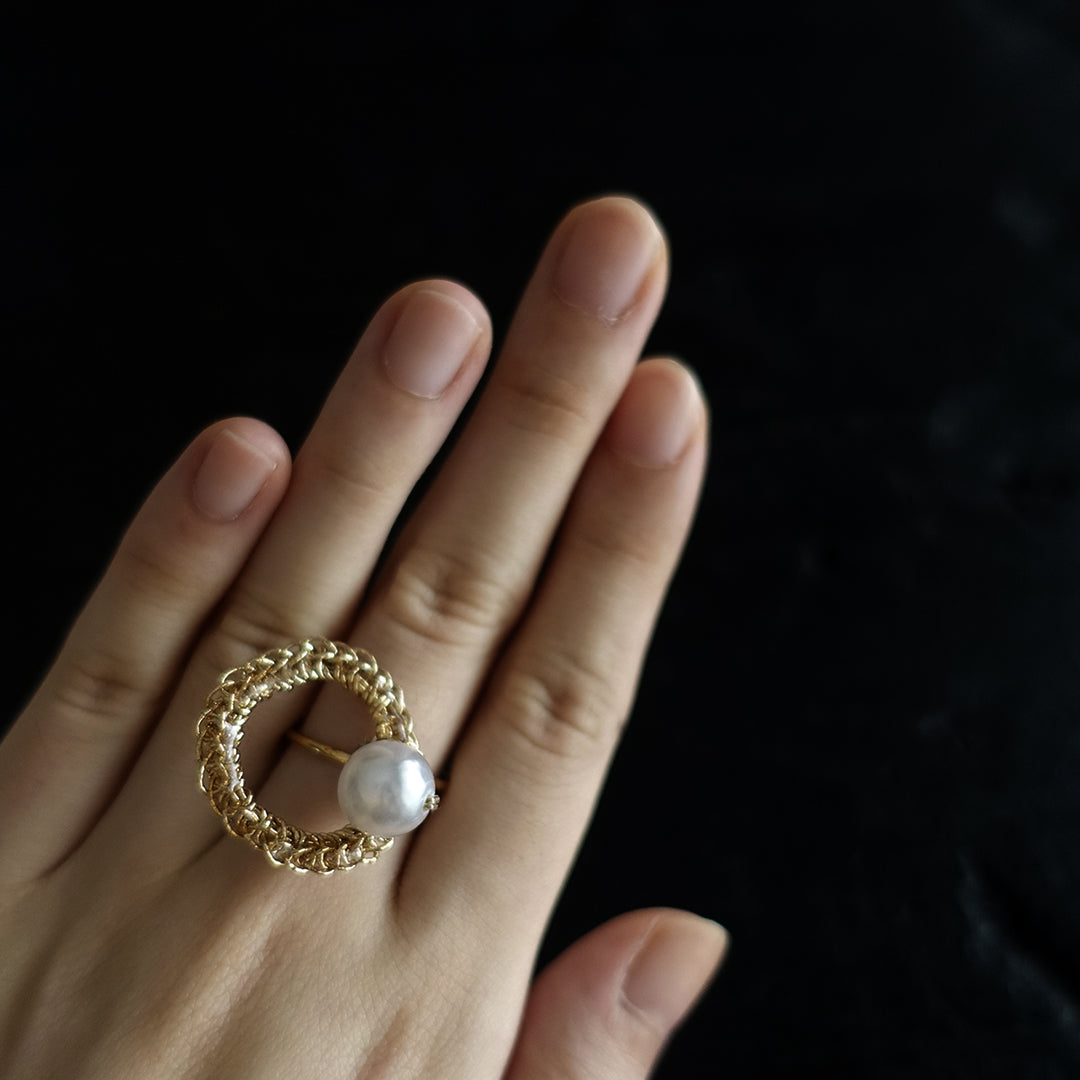 Circle & Pearl Ring