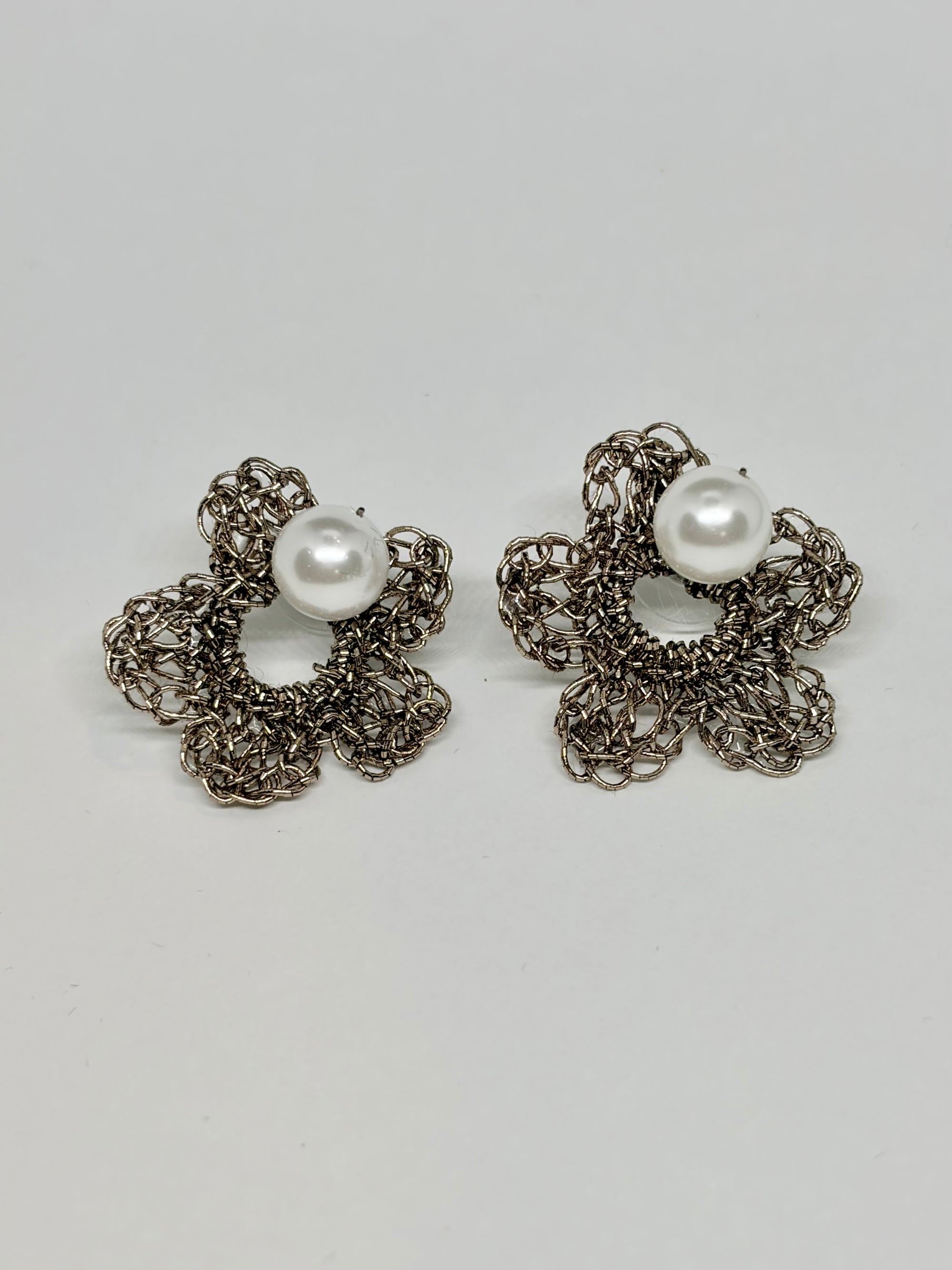 Grande Flower Studs
