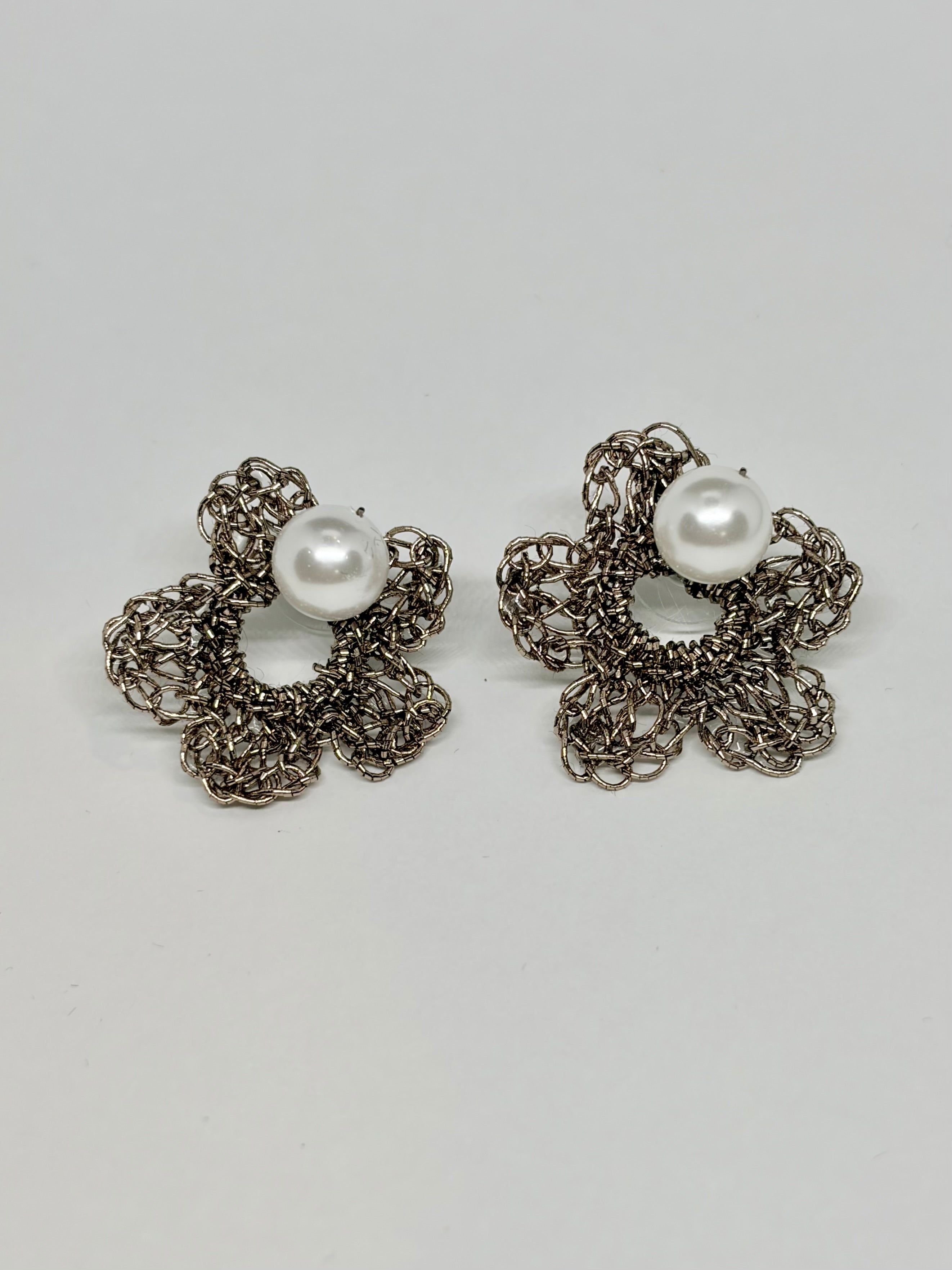 Grande Flower Studs